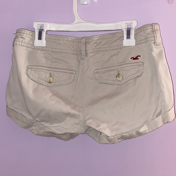 Light colored Khaki shorts - Picture 2 of 2